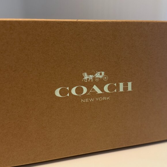 NWB Coach Boxed Long Zip Around Wallet In Signature Leather w/2 Charms Gift! - Picture 3 of 8